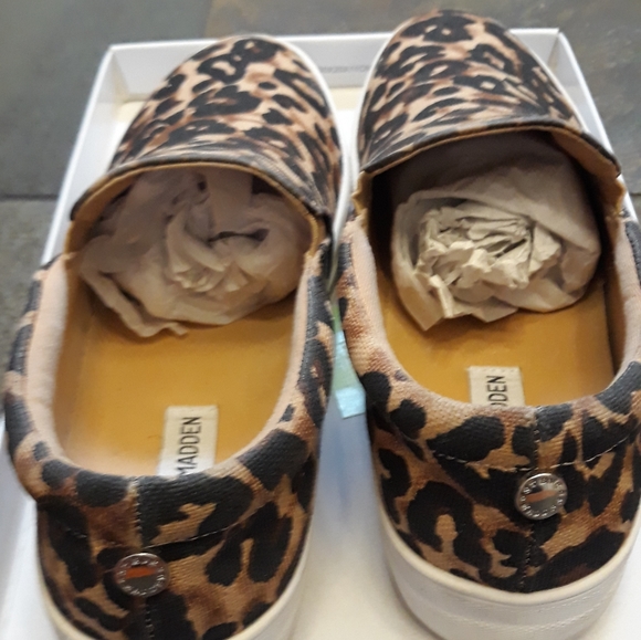 Steve Madden Gills-A-Leopard Slide on Sneakers - Picture 2 of 2